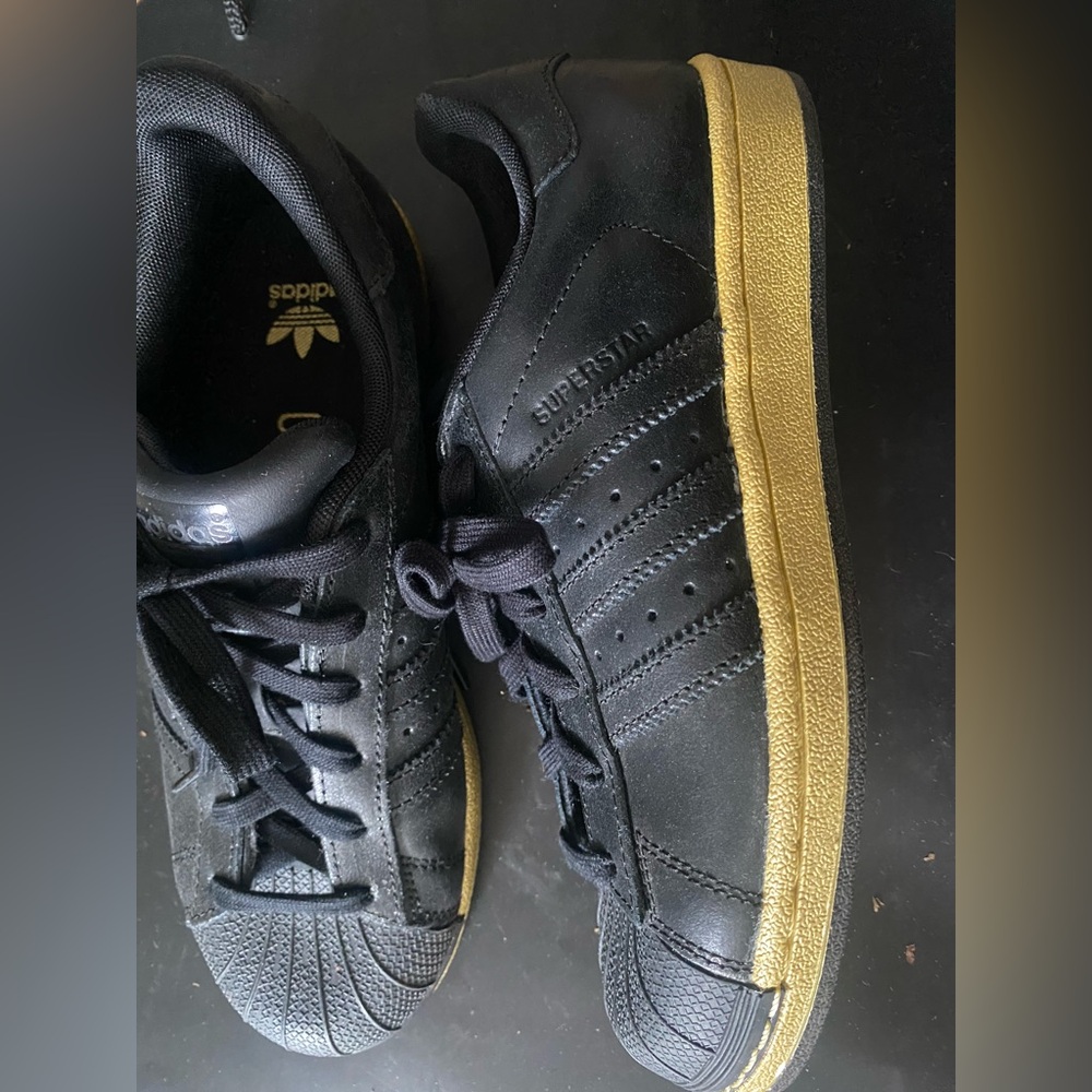 Used! Adidas superstar women size 5.5